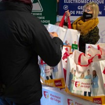 Distribution de paniers alimentaires solidaires à la HEPL